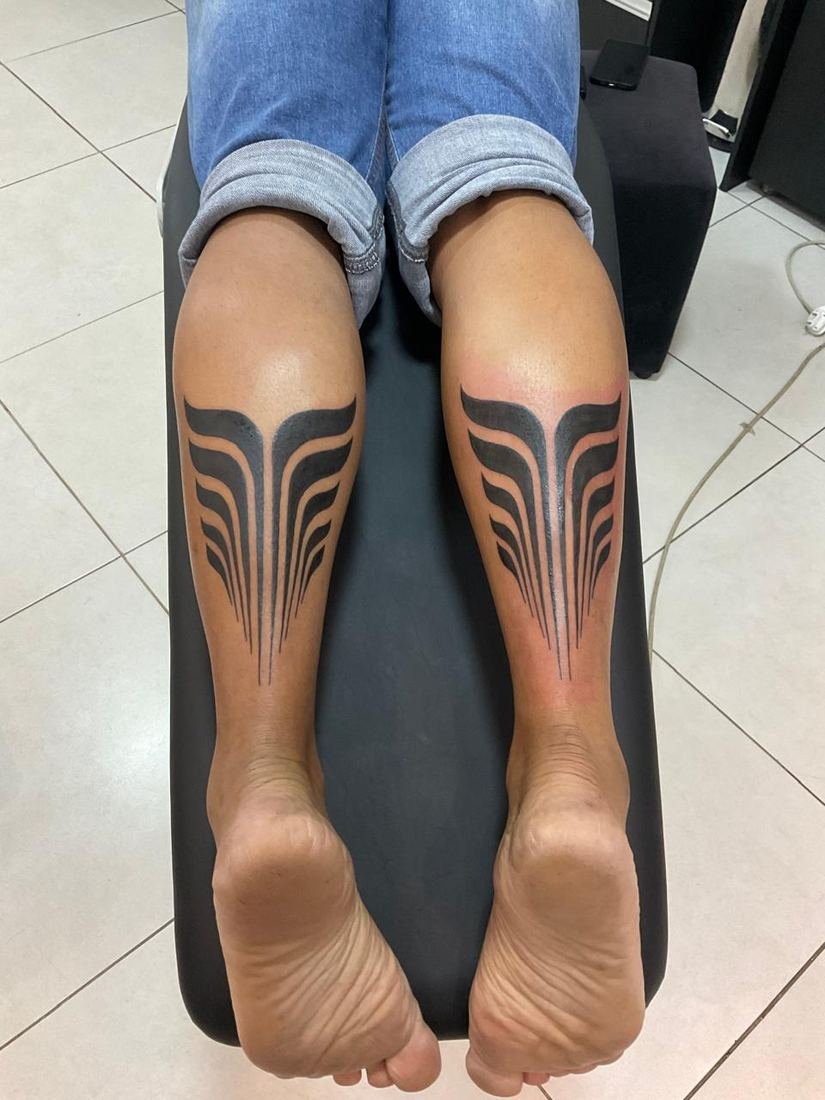 Tatuagem tribal nos pés