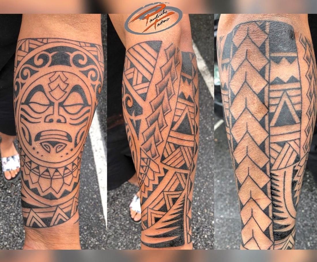 Tatuagem tribal polinésia nas pernas