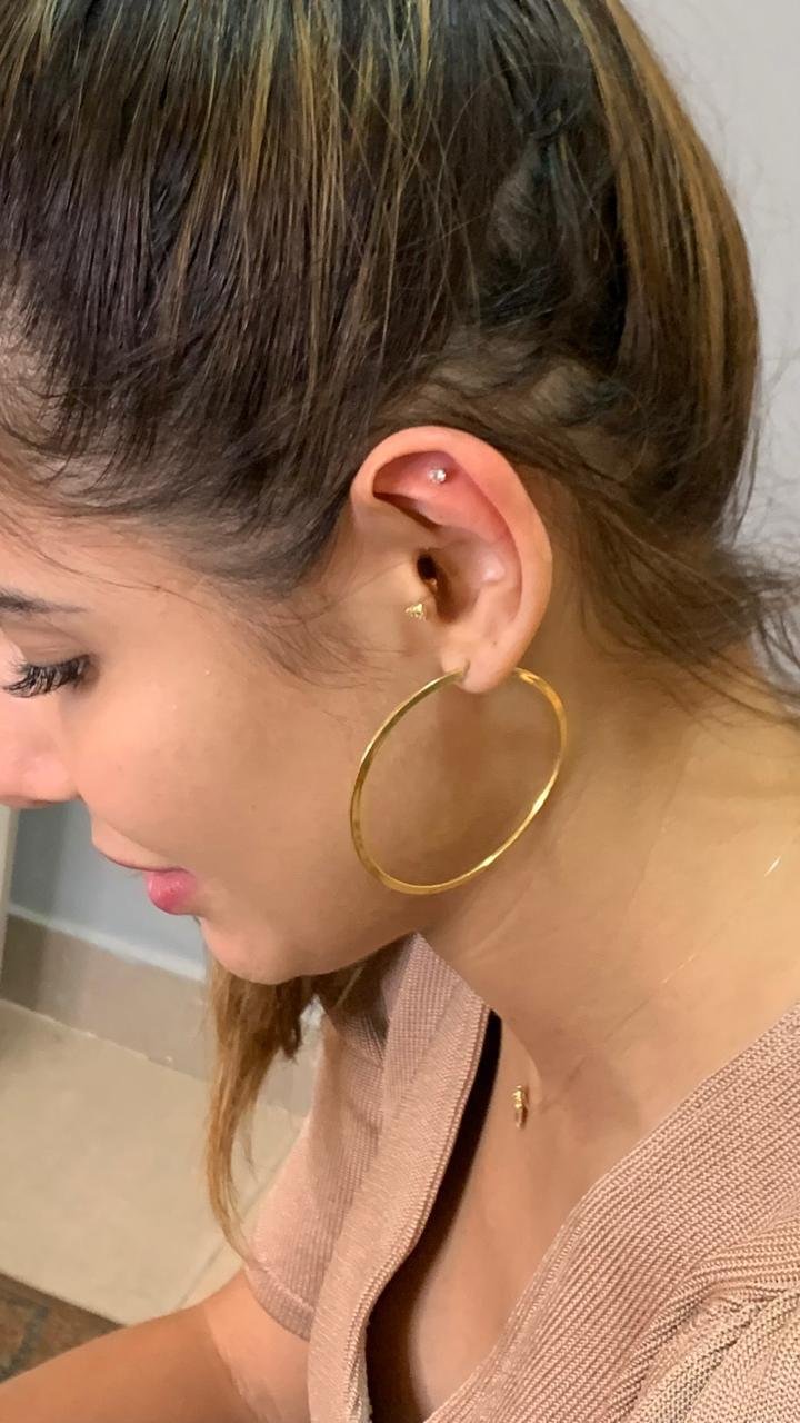 Trabalho de piercing do estúdio Paulinho Tattoo
