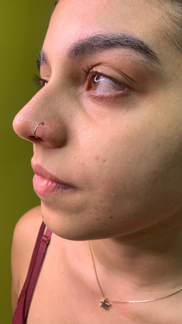 Trabalho de piercing do estúdio Paulinho Tattoo